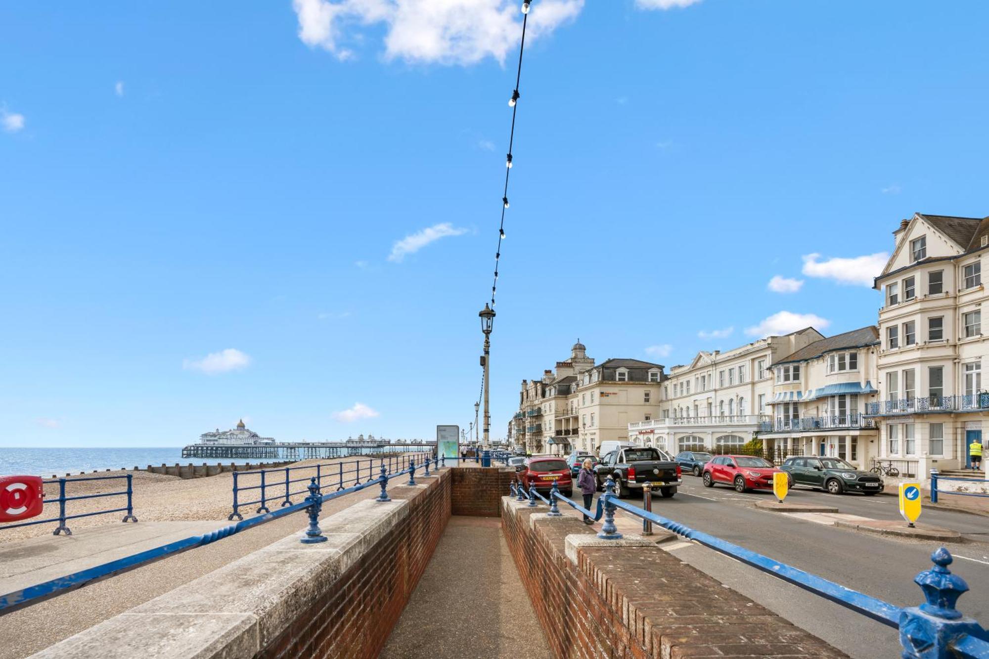 Bliss On The Bay Apartment Eastbourne Exterior photo